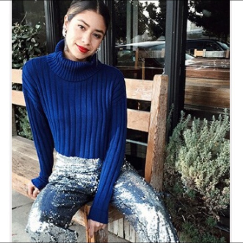 Ribbed Turtleneck a ripped Sweater